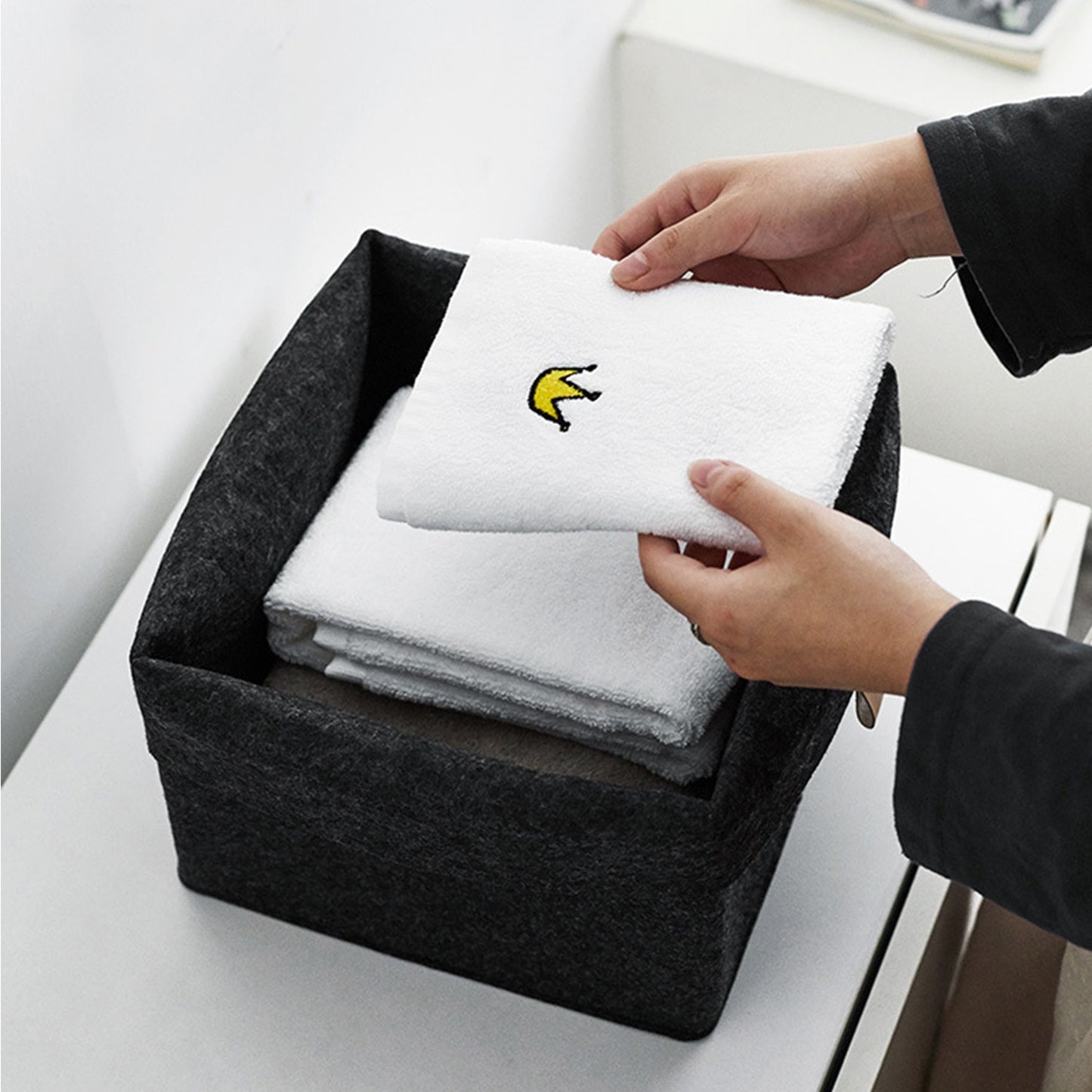 1pc Nordic Felt Storage Table  Basket